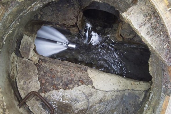 Гідродинамічна прочиска труб та каналізації